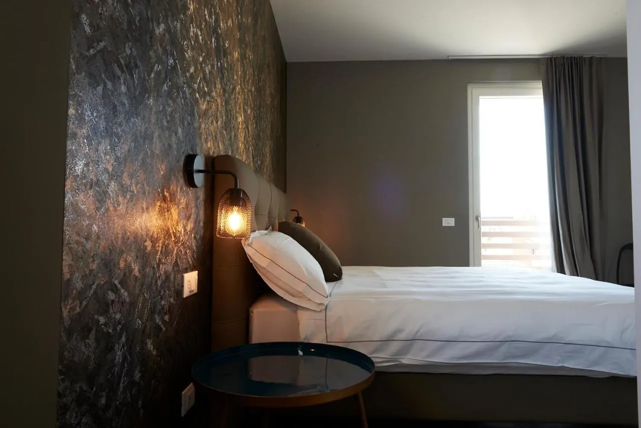 לינה וארוחת בוקר סירמיונה Hotel B&B Il Mosaico
